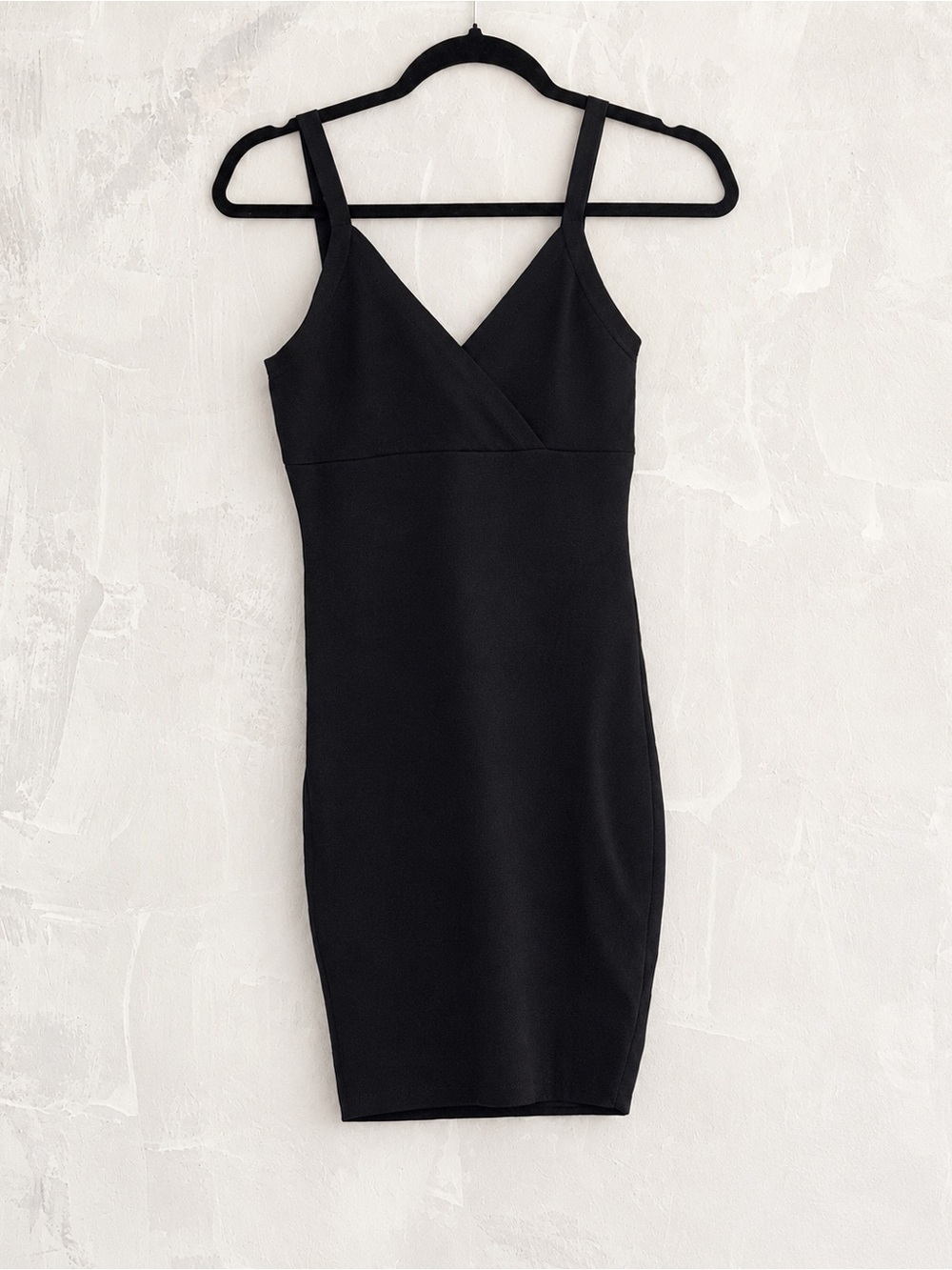 Guess Classic Black V-Neck Bodycon Dress